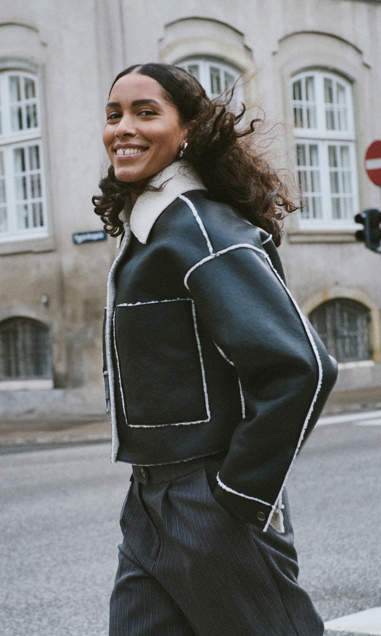 Woman in leatherjacket